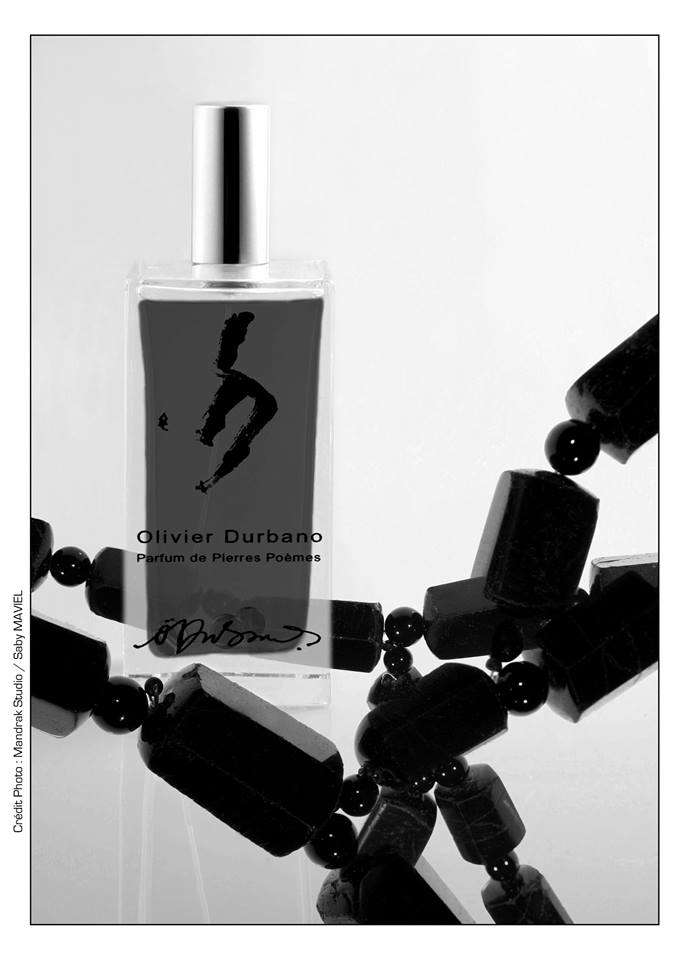 Black Tourmaline Olivier Durbano Jewelry parfüm şişesi ve taşın kolyesi k.jpg
