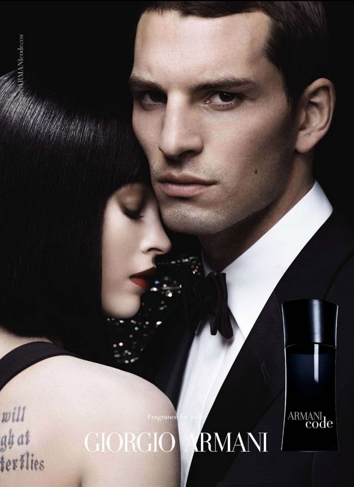 pub_fragrance_armani_code reklam afişi yüz yüze değmiş iki manken.jpg