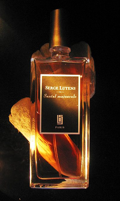 Santal-Majuscule loş kırmızımsı ışık sandal odunu afiş reklam k.jpg