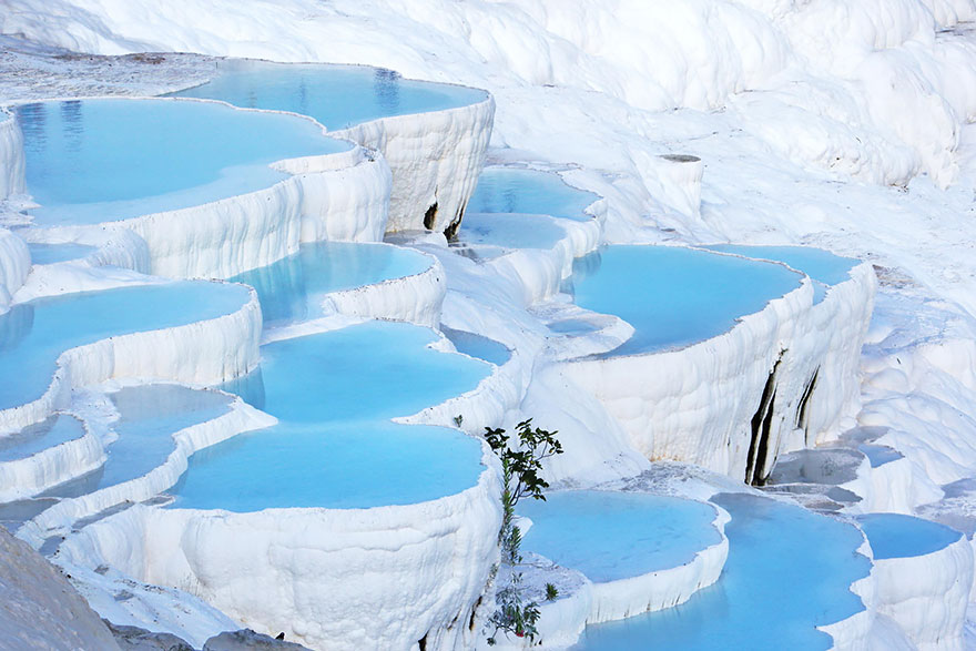 türkiye turkey turkei pamukkale alien-places-look-like-other-worlds-20__880.jpg